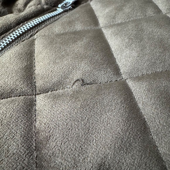 Medium GBG Los Angeles by Guess Quilted Velvet Full-Zip Bomber Jacket - Picture 7 of 12